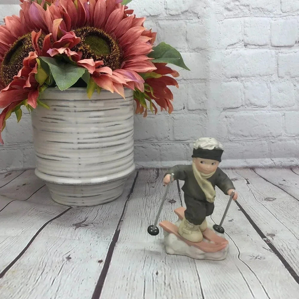 vintage Enesco Alaska momma skiing figurine 1998
